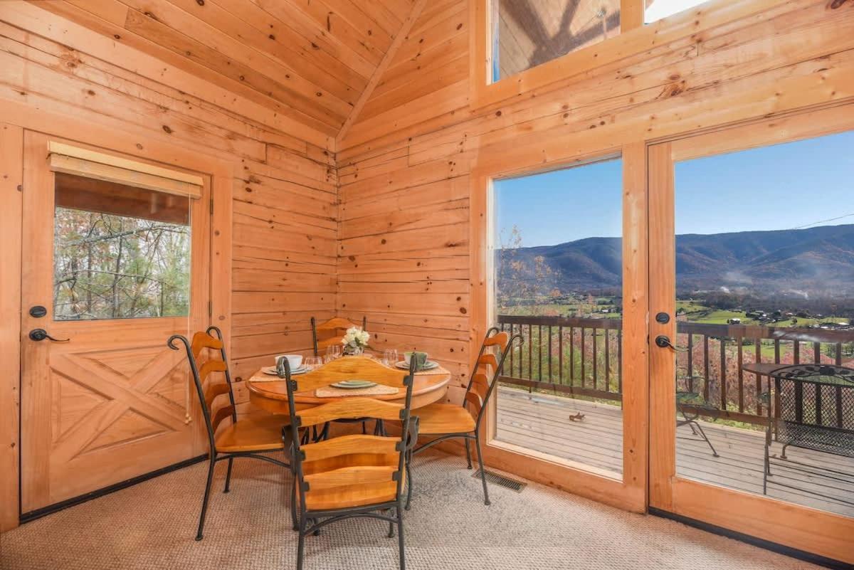 Gorgeous View. Hot Tub. Privacy. Fireplace. Pool & Fishing Access! Sevierville Exteriér fotografie